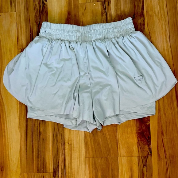Trending running shorts - white - Small - breathable - flowy - Picture 3 of 3